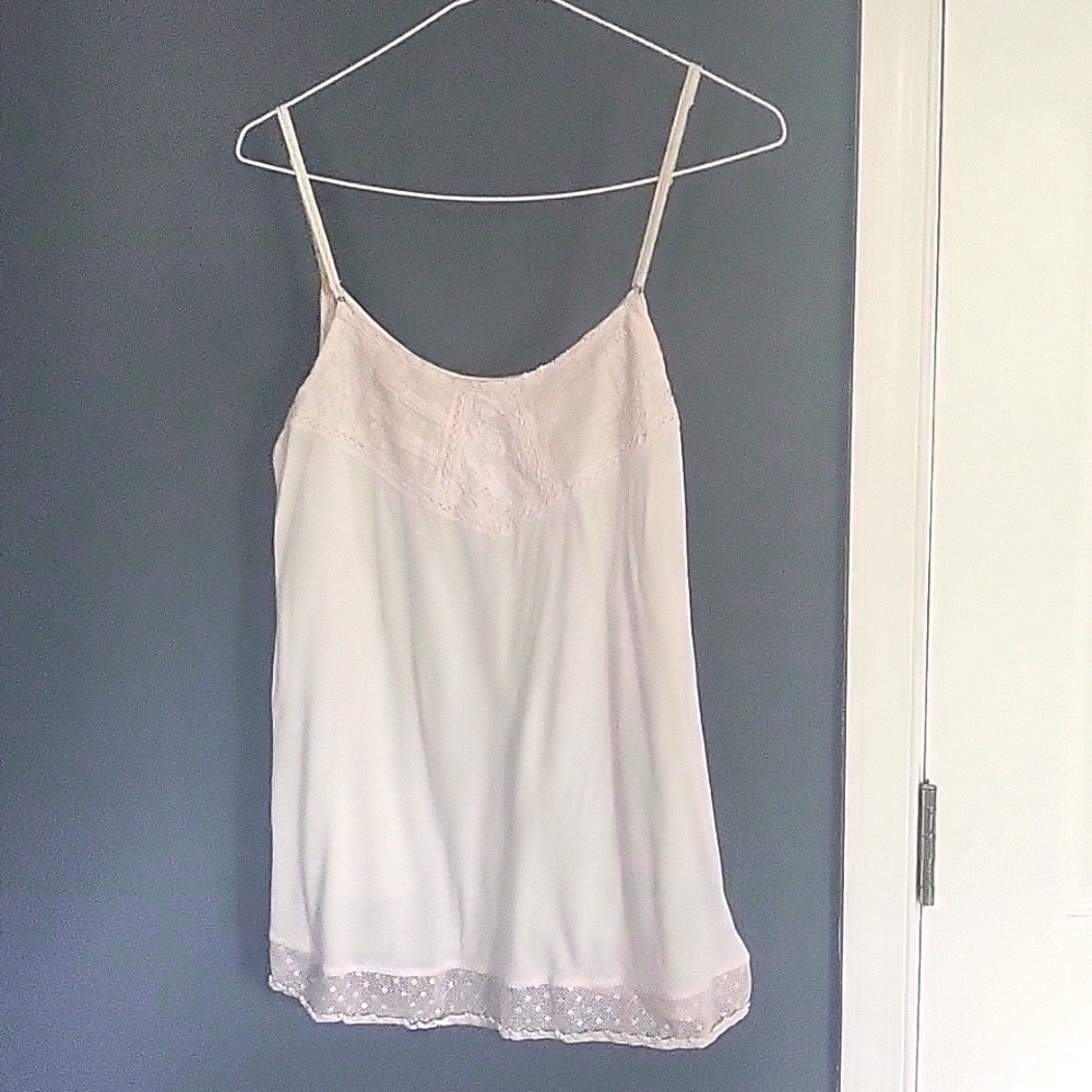 White Tank Top w/ Lace Detailing On Top & Bottom, Size Medium FromAmerican Eagle